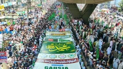 পবিত্র ঈদে মিলাদুন্নবী উপলক্ষে চট্টগ্রামে শুরু ৫৫তম জশনে জুলুস