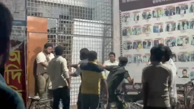 সাংবাদিকদের ওপর ছাত্রদলের হামলা, প্রক্টর বললেন আমরা ব্যর্থ, পুলিশ ভয়ে পালিয়ে গেছে