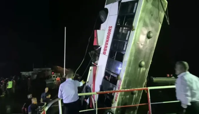 পদ্মায় বাসডুবি: মৃতের সংখ্যা ২৪, উদ্ধার অভিযান চলছে