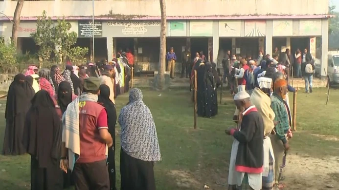 ভোটগ্রহণ শেষ গণনার দিকে এগোচ্ছে নির্বাচন