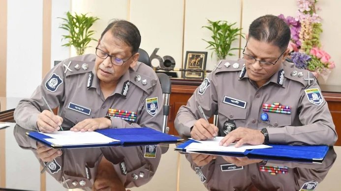 নবনিযুক্ত আইজিপি আলী হোসেন ফকির দায়িত্বভার গ্রহণ