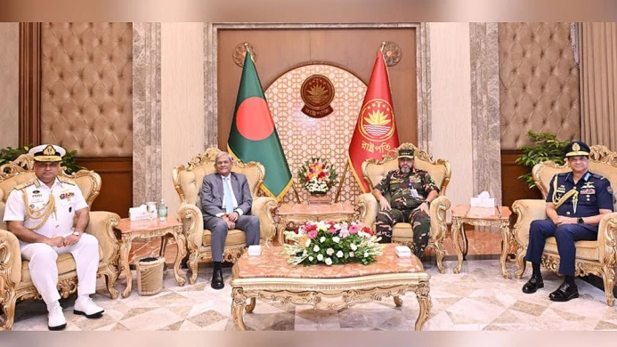 বঙ্গভবনে রাষ্ট্রপতির সঙ্গে তিন বাহিনী প্রধানের সাক্ষাৎ