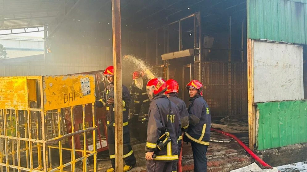 শাহজালাল কার্গো আগুন নিয়ন্ত্রণে, ভবিষ্যতের ঝুঁকি মোকাবেলায় সতর্কতা
