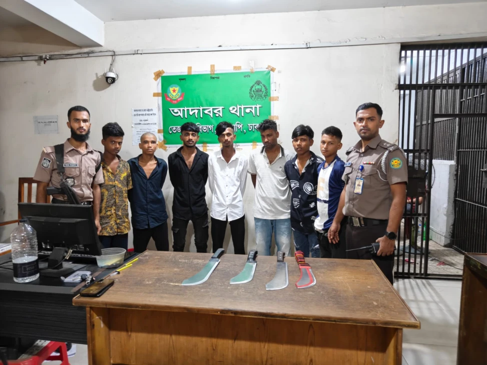 আদাবরে চাপাতিসহ ছিনতাইকারী চক্রের ৬ সদস্য গ্রেপ্তার