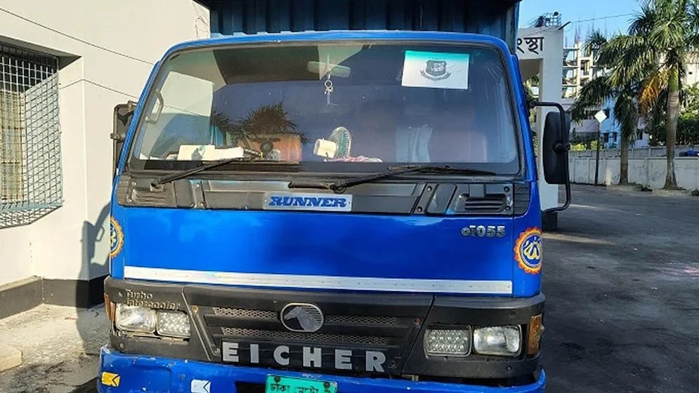 জাতীয় ক্রিকেটারদের পাসপোর্ট-ডলারসহ আট লাগেজ উধাও
