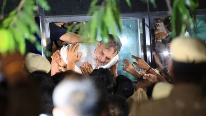 বিক্ষোভের পর রাহুল-প্রিয়াঙ্কা গান্ধীকে আটক করল দিল্লি পুলিশ