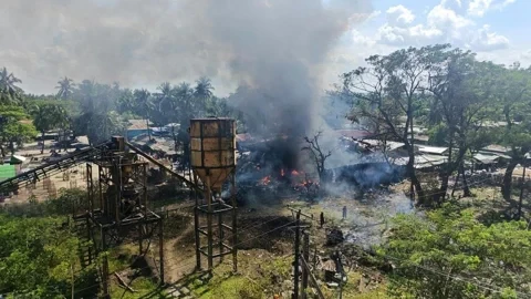 মিয়ানমারের রাখাইনে বিমান হামলায় নিহত ৩৩