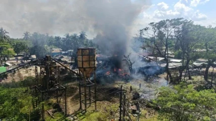 মিয়ানমারের রাখাইনে বিমান হামলায় নিহত ৩৩