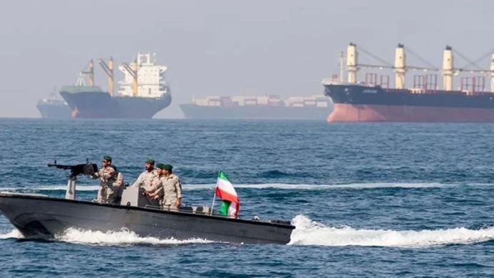 যুক্তরাষ্ট্রকে দায়ী করে হরমুজ প্রণালি বন্ধের সিন্ধান্ত আইআরজিসির