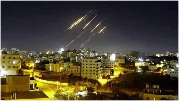 বহুমুখী আক্রমণের চাপে ইসরায়েল, সংকটে প্রতিরক্ষা ব্যবস্থা