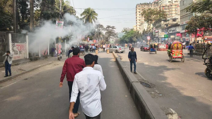 ঢাকা কলেজ ও আইডিয়াল কলেজ শিক্ষার্থীদের সায়েন্সল্যাবে সংঘর্ষ
