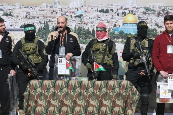 Israeli hostages and Palestinian inmates freed in latest ceasefire swap