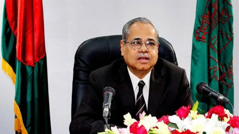 বিএনপির মামলায় সাবেক সিইসি কাজী রকিবসহ ১২ কর্মকর্তার দেশত্যাগে নিষেধাজ্ঞা