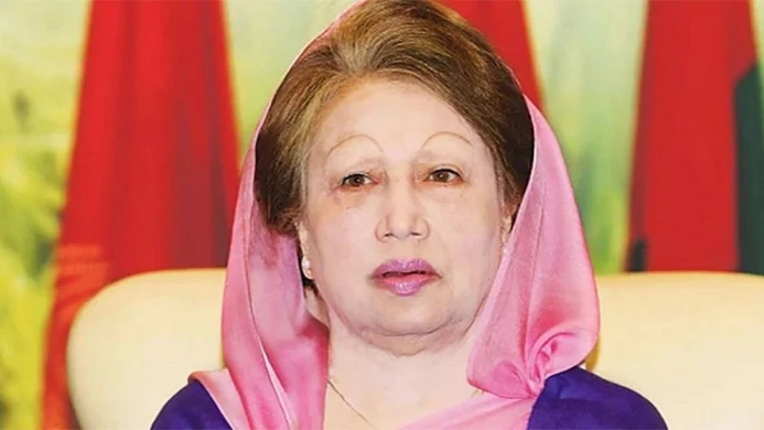 নিয়মিত স্বাস্থ্য পরীক্ষায় রাতে হাসপাতালে যাচ্ছেন খালেদা জিয়া