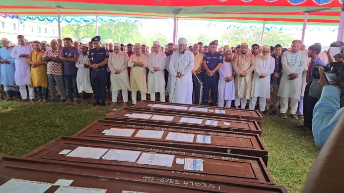 সৌদিতে অগ্নিকাণ্ডে নিহত ৭ প্রবাসীর জানাজা একসঙ্গে সম্পন্ন