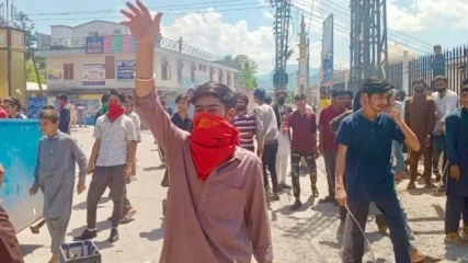 পাকিস্তানের আজাদ কাশ্মির বিক্ষোভে উত্তাল, নিহত ২৪