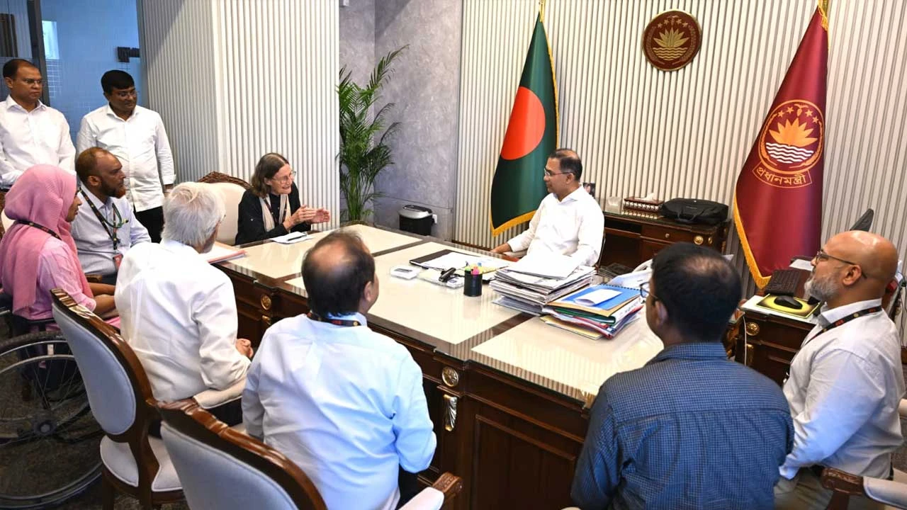 প্রধানমন্ত্রীর সঙ্গে সিআরপি প্রতিনিধিদের সৌজন্য সাক্ষাৎ