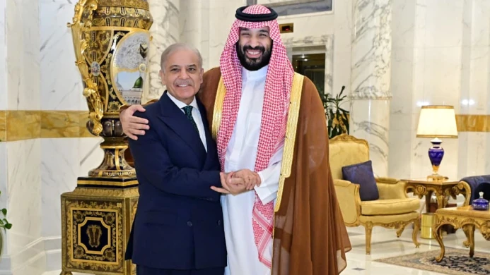 যুক্তরাষ্ট্র-ইরান ইস্যুতে সৌদিতে শাহবাজ–প্রিন্স সালমান বৈঠক