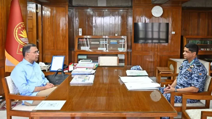 প্রধানমন্ত্রীর সঙ্গে বিমানবাহিনী প্রধানের সৌজন্য সাক্ষাৎ