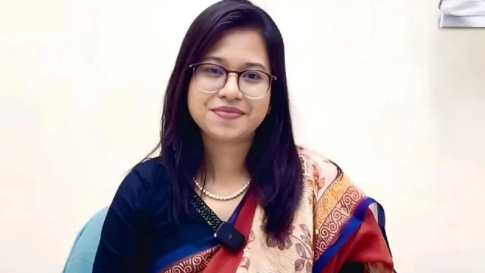 মনোনয়ন নিয়ে আপিল করতে  ইসিতে যাচ্ছেন মনিরা শারমিন