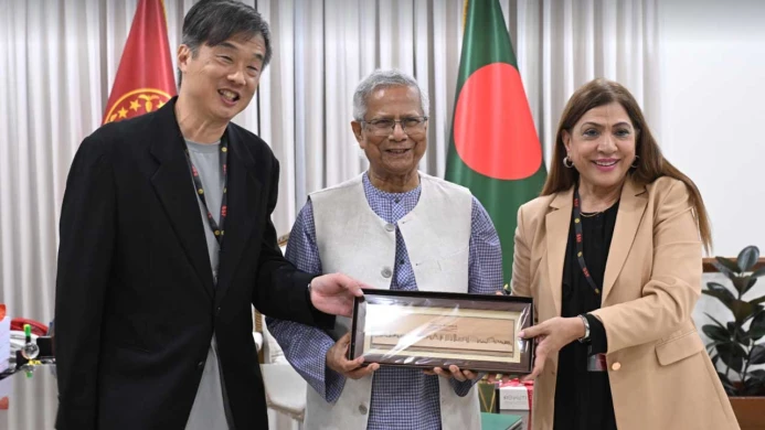 স্তন ক্যান্সার প্রতিরোধে জনগণকে সচেতন করতে হবে: প্রধান উপদেষ্টা