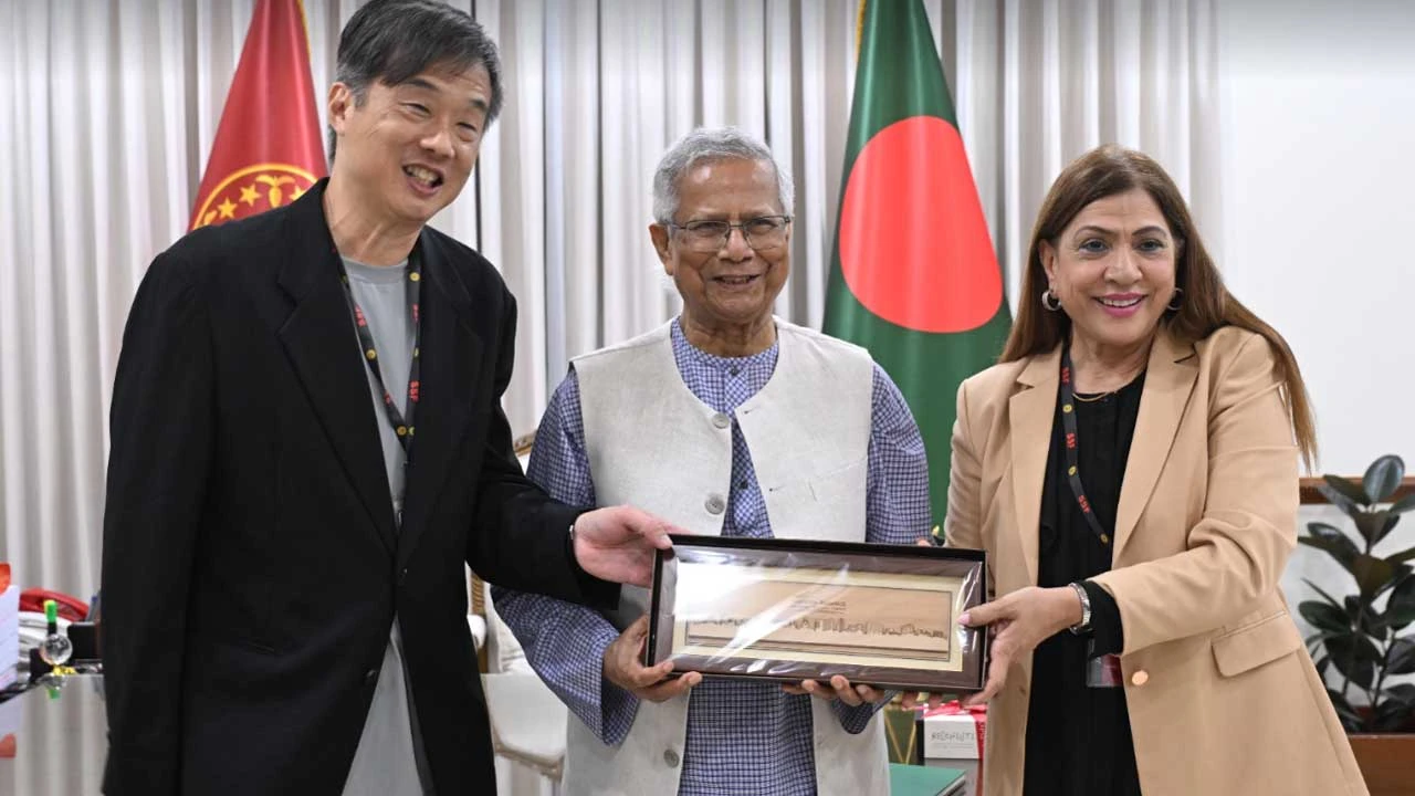 স্তন ক্যান্সার প্রতিরোধে জনগণকে সচেতন করতে হবে: প্রধান উপদেষ্টা