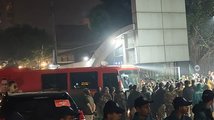 মায়ের খোঁজে এভারকেয়ার হাসপাতালে তারেক রহমান