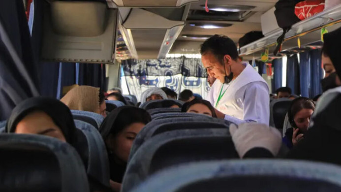 কাবুলগামী শরণার্থী বাস দুর্ঘটনায় নিহত ৭১: ইরান ফেরত আফগানদের নতুন দুঃস্বপ্ন