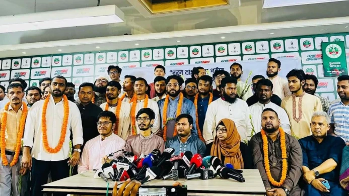 ঢাকায় এনসিপিতে যোগ দিলেন তিন শতাধিক নেতাকর্মী