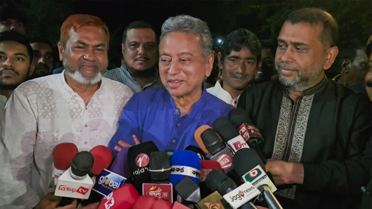 নির্বাচনের পর অর্থনীতিতে আমূল পরিবর্তনের আভাস দিলেন আমীর খসরু