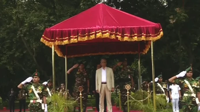 বঙ্গভবনে রাষ্ট্রপতি মির্জা ফখরুলকে গার্ড অব অনার