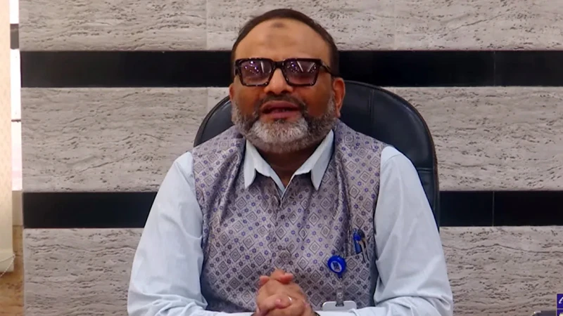 ঢাকা বিশ্ববিদ্যালয়ের উপাচার্যের পদত্যাগের ঘোষণা