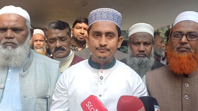 কার্ড দেখিয়ে ভোট চাইছেন তারেক রহমান, আচরণবিধি লঙ্ঘন: সারজিস