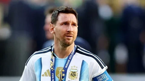 আন্তর্জাতিক ফুটবলকে বিদায় জানালেন লিওনেল মেসি