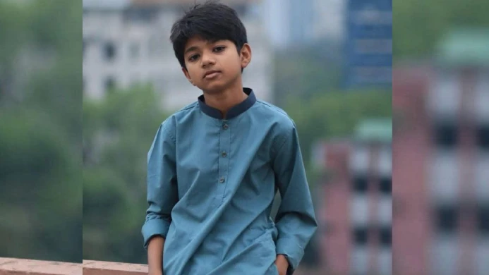 সবাইকে কাঁদিয়ে চিরনিদ্রায় শায়িত অপ্রতিম, মা-বাবার বুকফাটা কান্না