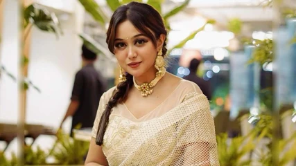 সংরক্ষিত নারী আসনে বিএনপির মনোনয়ন নিলেন অভিনেত্রী চমক