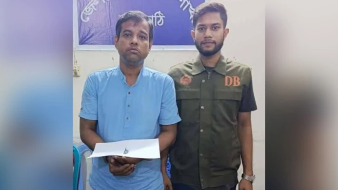 ঝালকাঠিতে ইয়াবাসহ মন্দিরের পুরোহিত গ্রেপ্তার