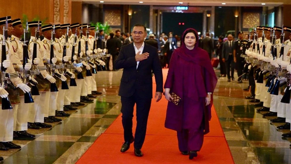 Prime Minister Receives Red Carpet Welcome in Malaysia