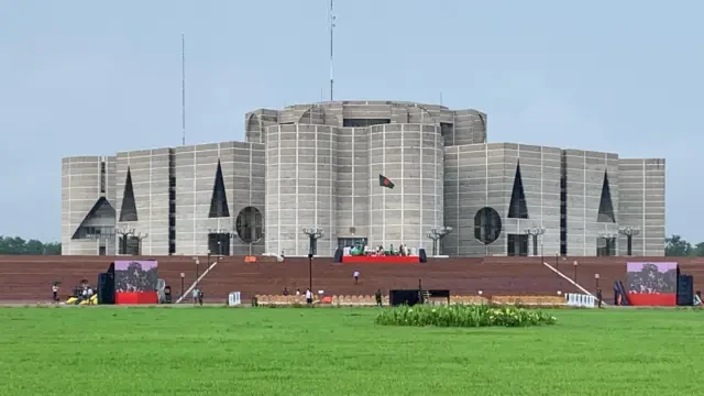 স্পিকারকে চেয়ারম্যান করে সংসদ সচিবালয় কমিশন গঠন