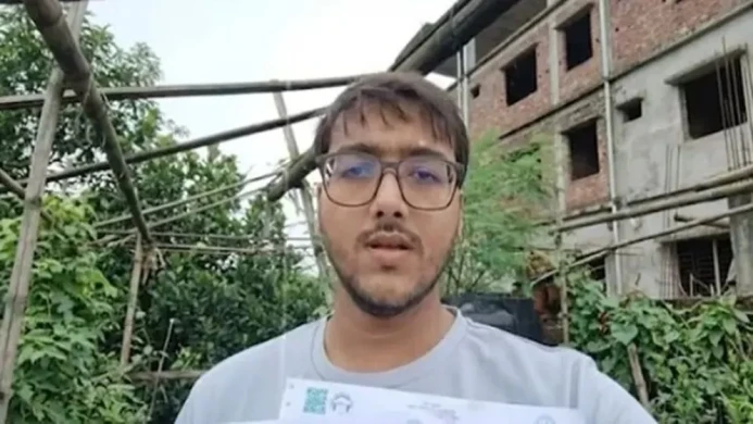 প্রধানমন্ত্রীকে নিয়ে ‘অশালীন’ বক্তব্য আদমজী কলেজ থেকে বহিষ্কারের মুখে সিফাত