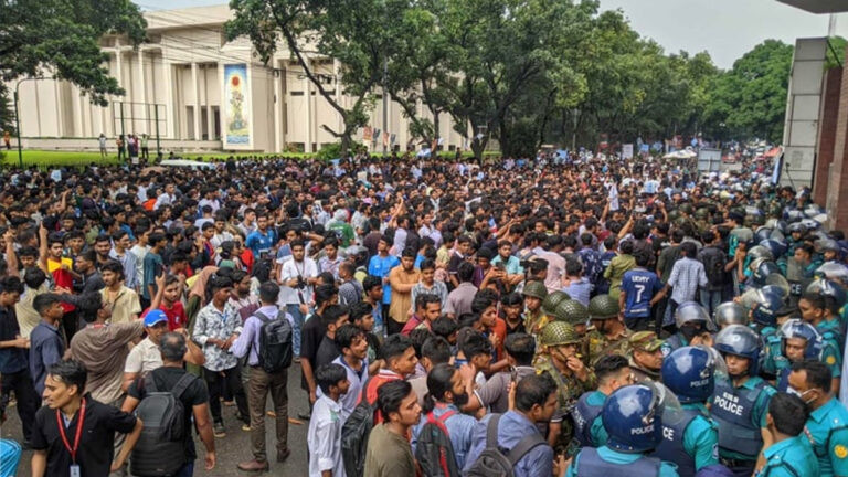 শিক্ষা উপদেষ্টা ও সচিবের পদত্যাগ দাবিতে সচিবালয়ে শিক্ষার্থীদের বিক্ষোভ, সচিব প্রত্যাহার
