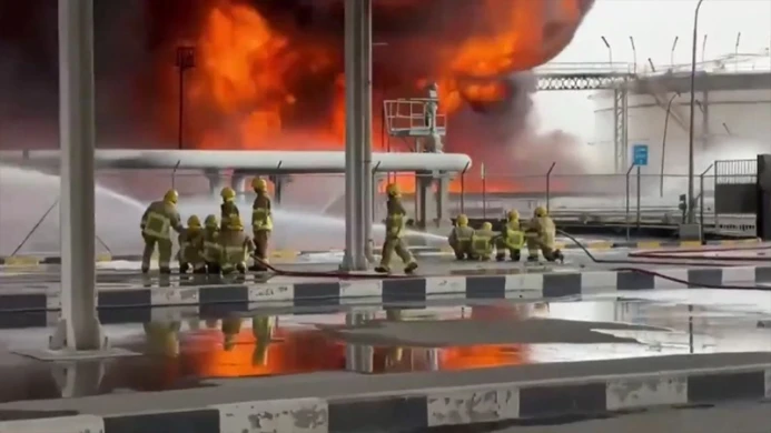 কুয়েত আন্তর্জাতিক বিমানবন্দরে ড্রোন হামলায় জ্বালানি ট্যাংকে আগুন