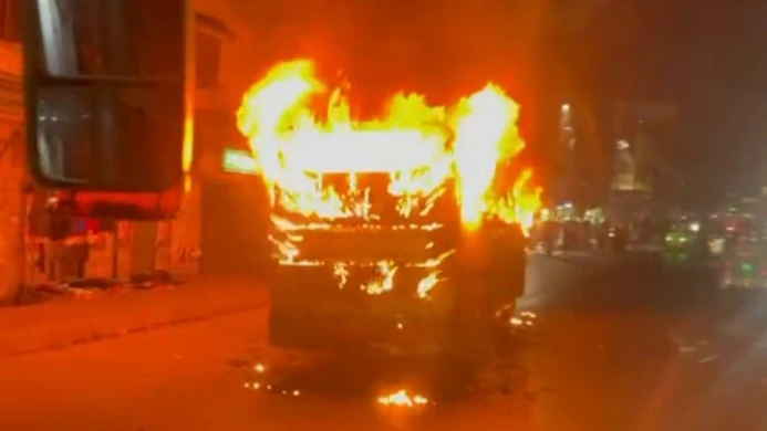 গাজীপুরে চলন্ত যাত্রীবাহী বাসে আগুন, অল্পের জন্য রক্ষা পেল যাত্রীরা