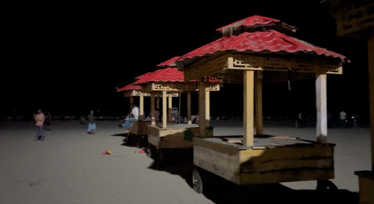 সুগন্ধা পয়েন্টের বালিয়াড়ি দখল, স্থাপিত ৪০টিরও বেশি অবৈধ দোকান