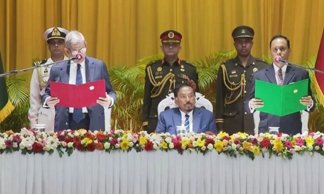 দেশের ২৩তম রাষ্ট্রপতি হিসেবে শপথ নিলেন মির্জা ফখরুল ইসলাম