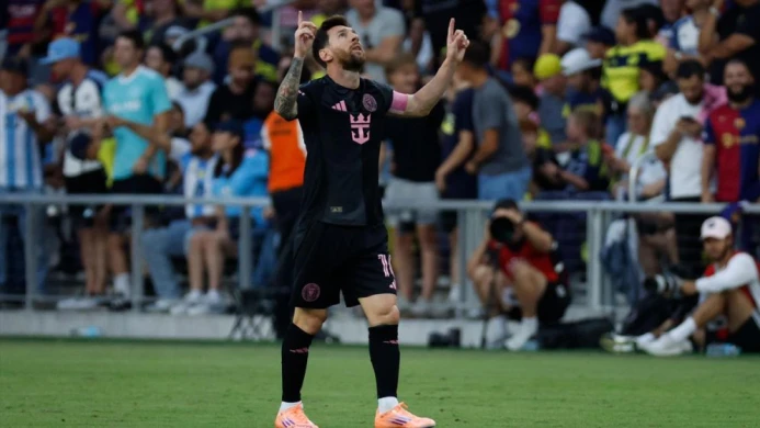 মেসির হ্যাটট্রিকে দাপুটে জয় নিয়ে মৌসুম শেষ মায়ামির