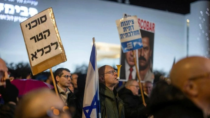 নেতানিয়াহুর পদত্যাগ দাবি করে ইসরায়েলে ব্যাপক বিক্ষোভ