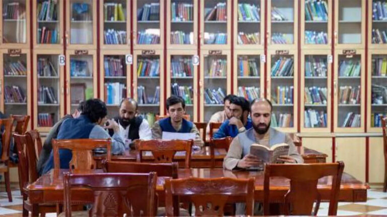আফগান বিশ্ববিদ্যালয়ে নারীদের লেখা বই নিষিদ্ধ করল তালেবান