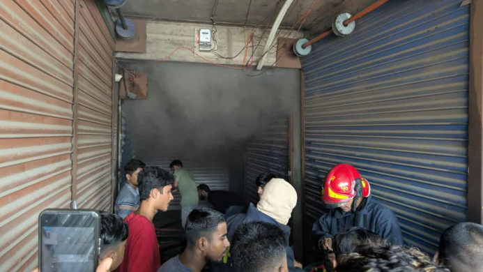 গুলিস্তানে সুন্দরবন স্কয়ার মার্কেটে ভয়াবহ অগ্নিকাণ্ড, আগুন নিয়ন্ত্রণে ১১ ইউনিট