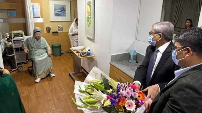 স্বাস্থ্য পরীক্ষায় খালেদা জিয়া এভারকেয়ার হাসপাতালে ভর্তি